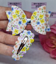 Load image into Gallery viewer, Summer floral bow and snap clips
