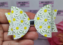 Load image into Gallery viewer, 3d daisy bow and snap clip
