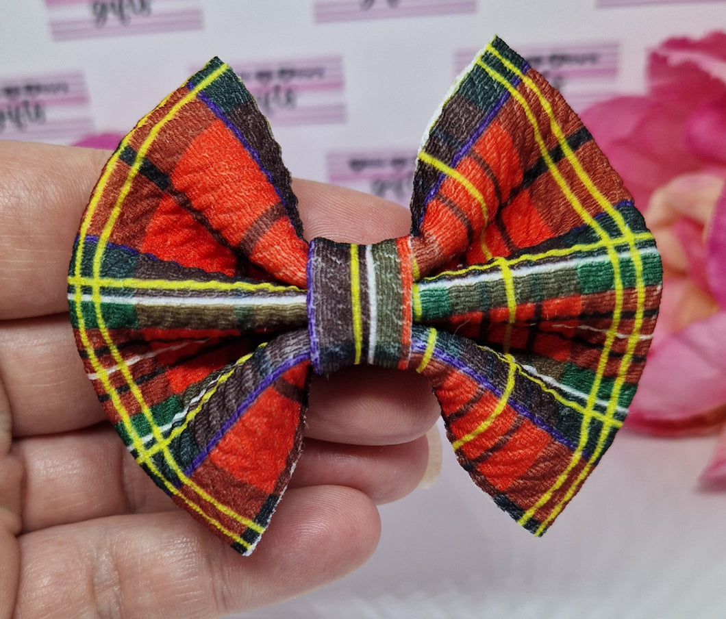 Classic tartan bullet bow