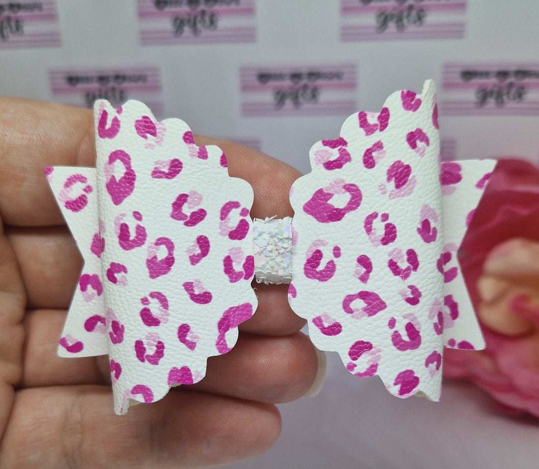 Pink leopard print bow