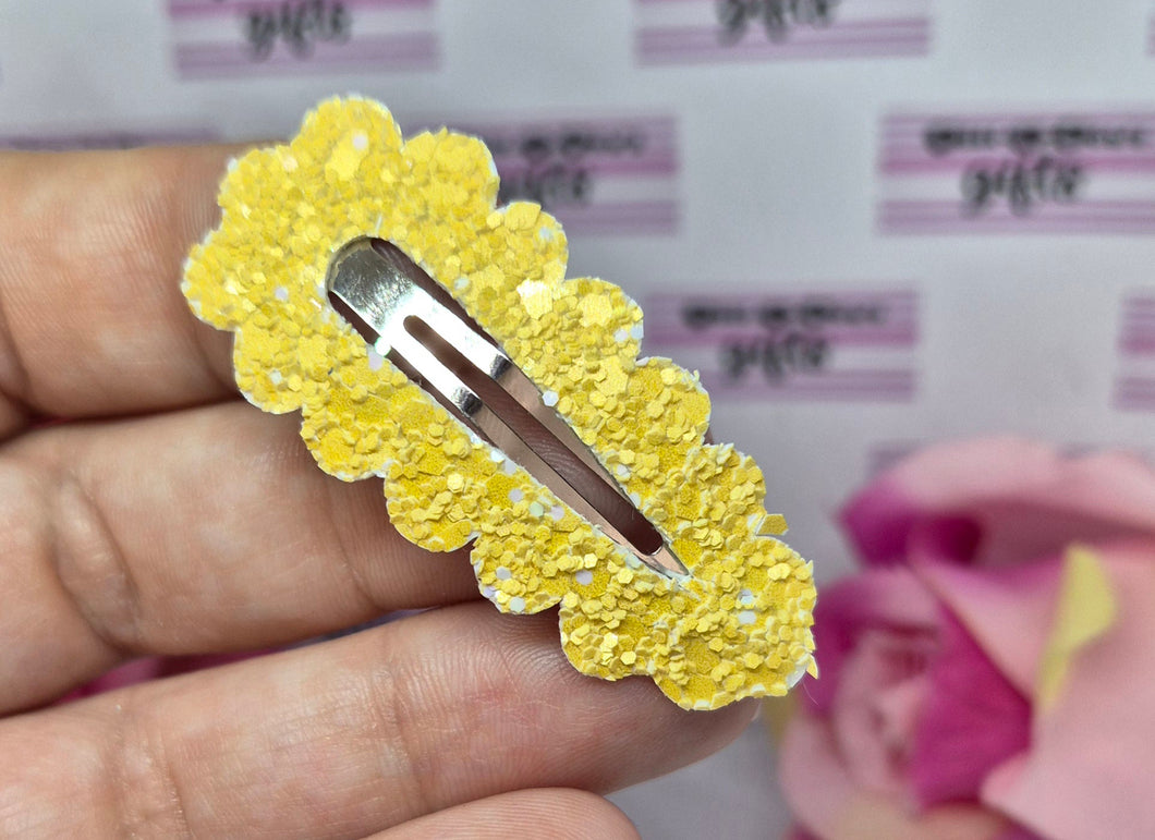 Yellow glitter fringe clip