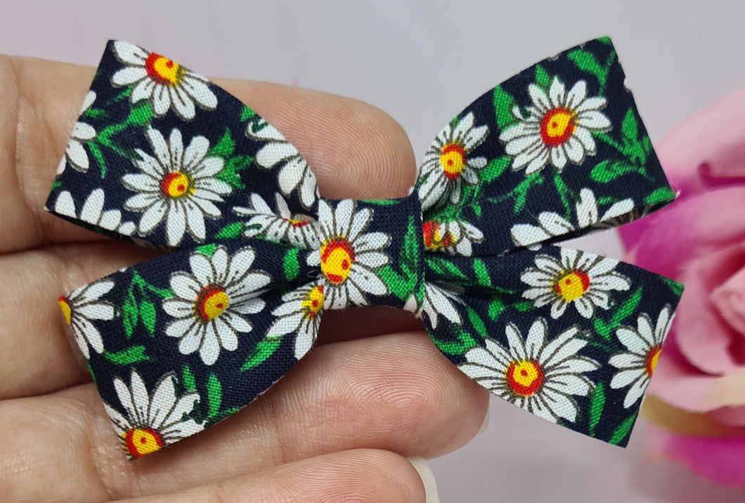 Daisy bias bow