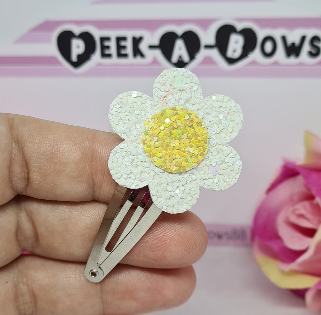 Daisy snap clip