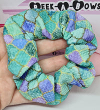 Load image into Gallery viewer, Mermaid vibes scrunchie
