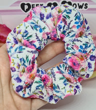 Load image into Gallery viewer, Fuscia floral scrunchie
