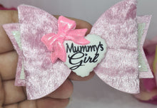 Load image into Gallery viewer, Mummy&#39;s/daddy&#39;s girl clay bow
