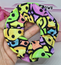 Load image into Gallery viewer, Smiley scrunchie
