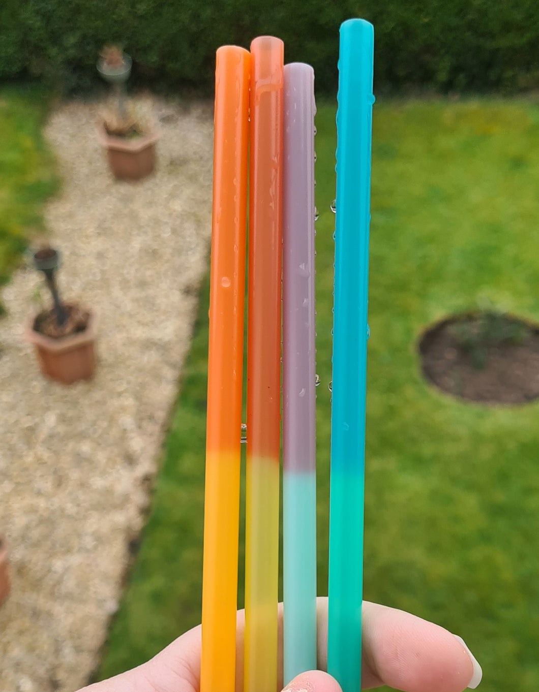 Colour changing reuseable straws