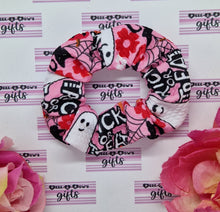 Load image into Gallery viewer, Trick or treat scrunchie
