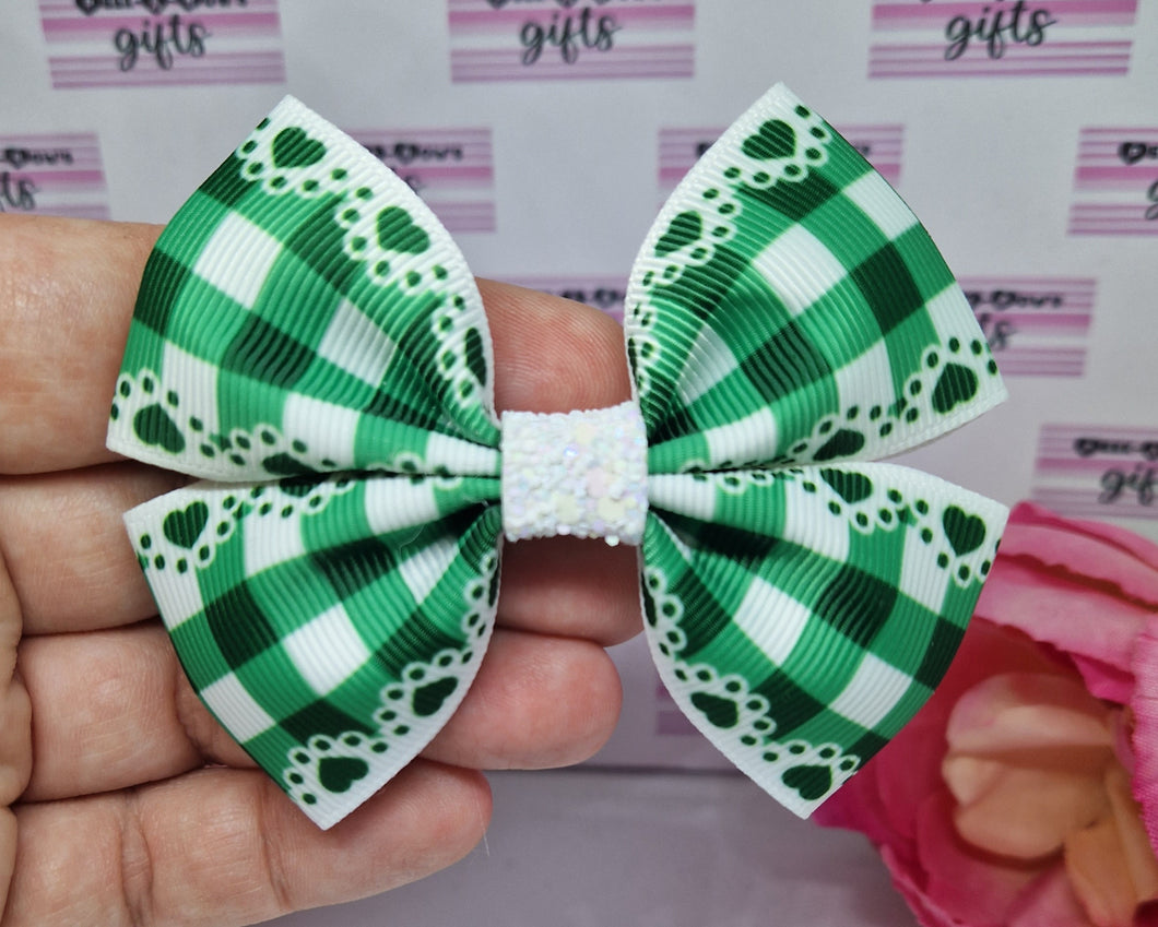 Medium green hearts lace effect ribbon bow