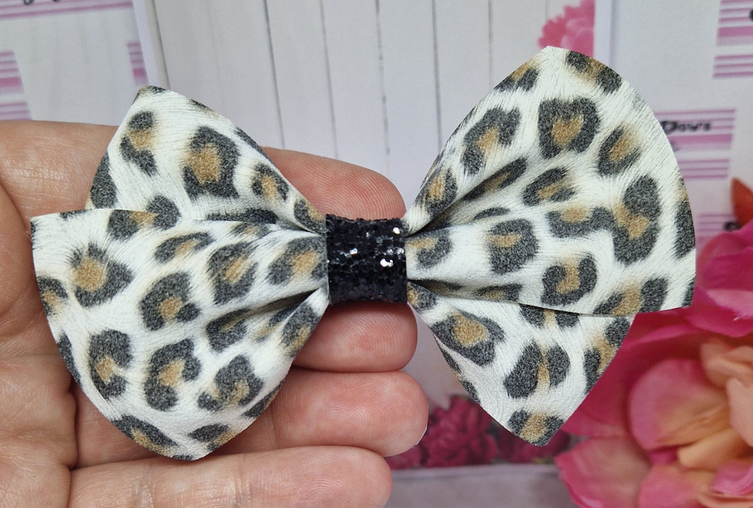 Leopard print fancy garnet bow