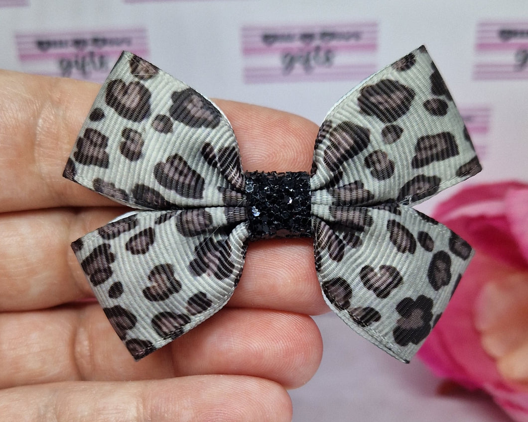 Grey leopard print ribbon bow