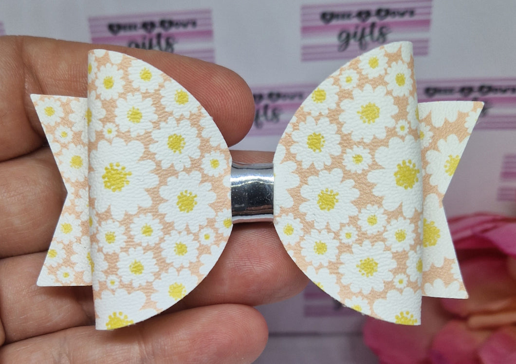 Pink daisy bow