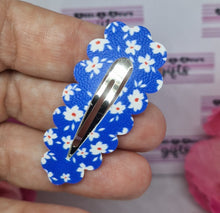 Load image into Gallery viewer, Blue forget me nots bow and snap clips
