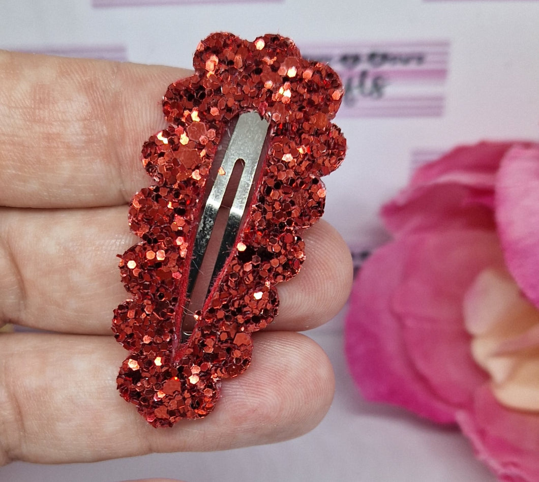 Red glitter fringe clip