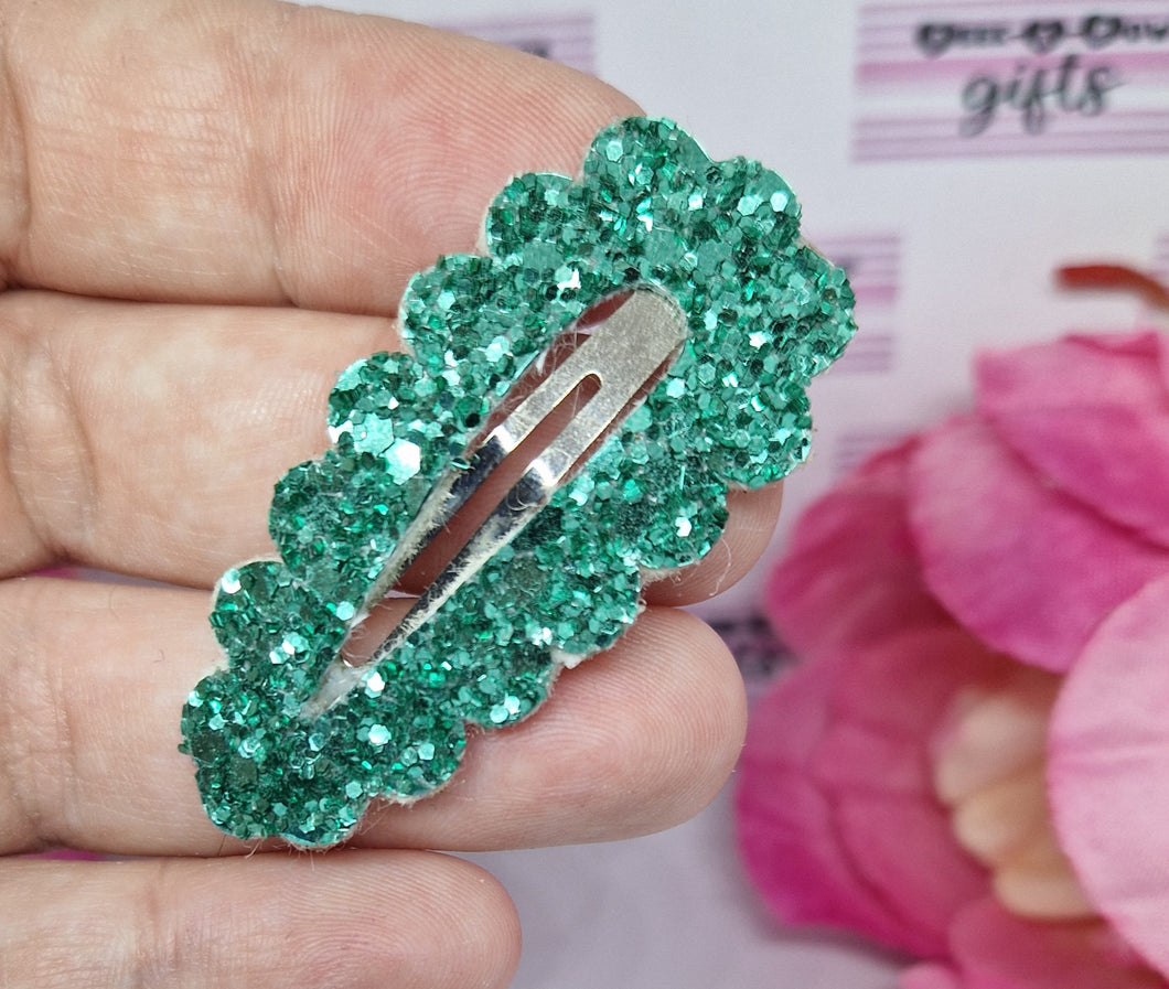 Jade glitter fringe clip