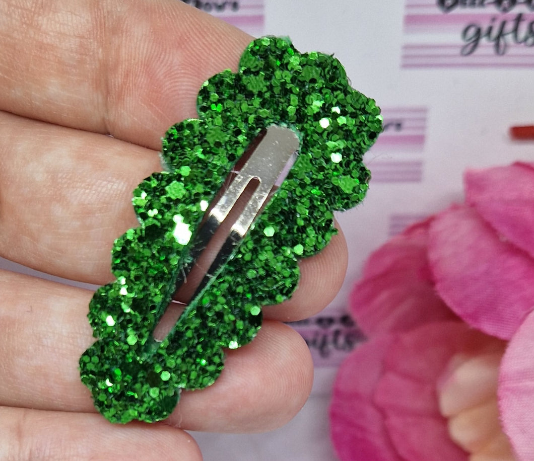 Green glitter fringe clip