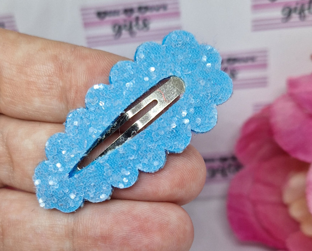 Pastel blue glitter fringe clip