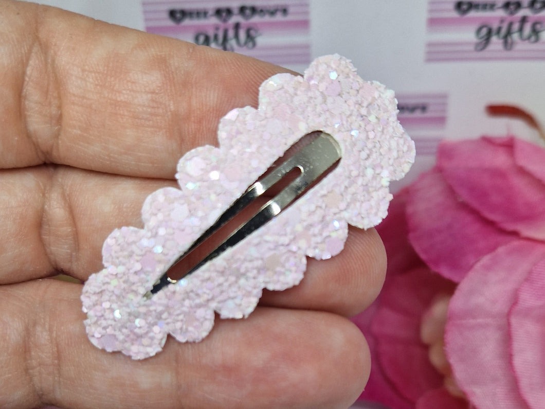 Perfect pink glitter fringe clip