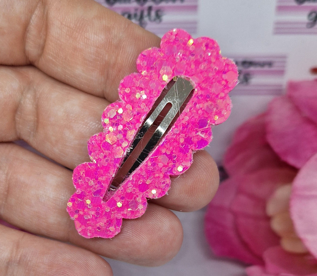 Neon pink glitter fringe clip