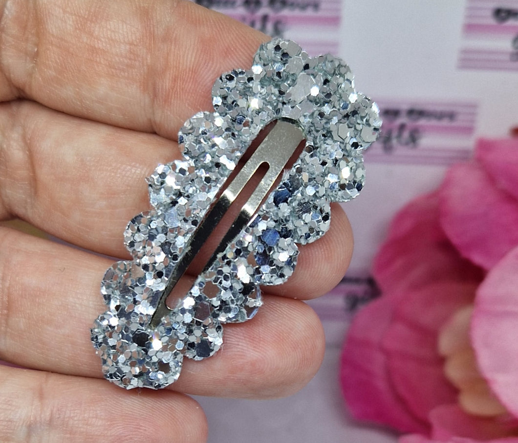 Silver glitter fringe clip