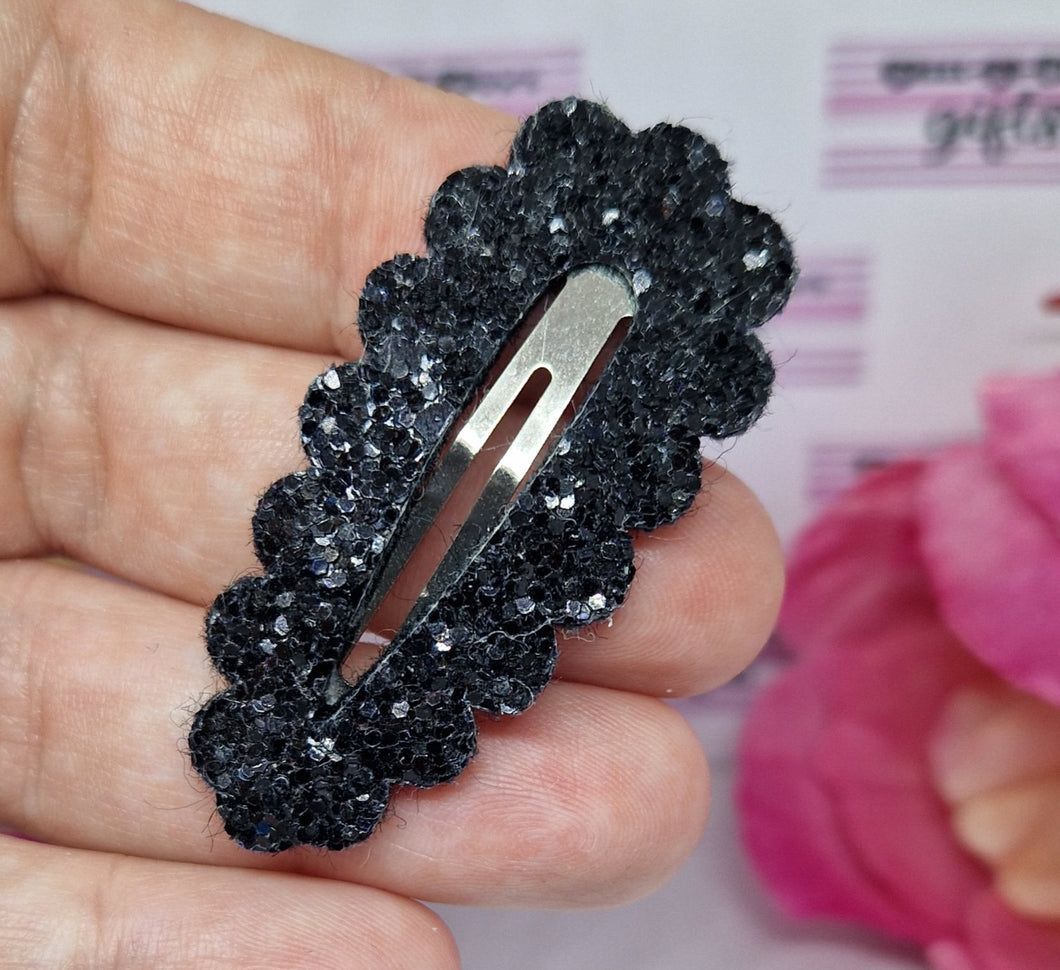 Black glitter fringe clip