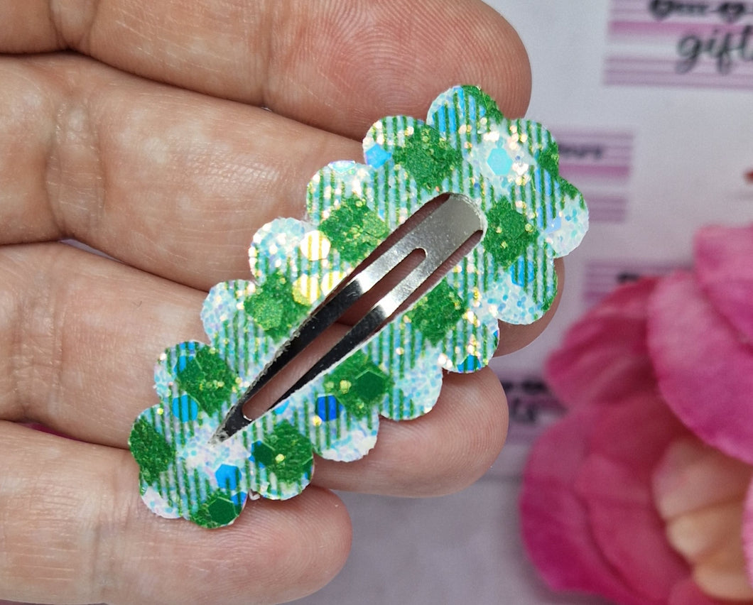 Green gingham glitter fringe clip